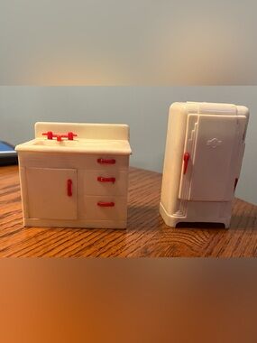 Renwal dollhouse kitchen sink and refrigerator set.